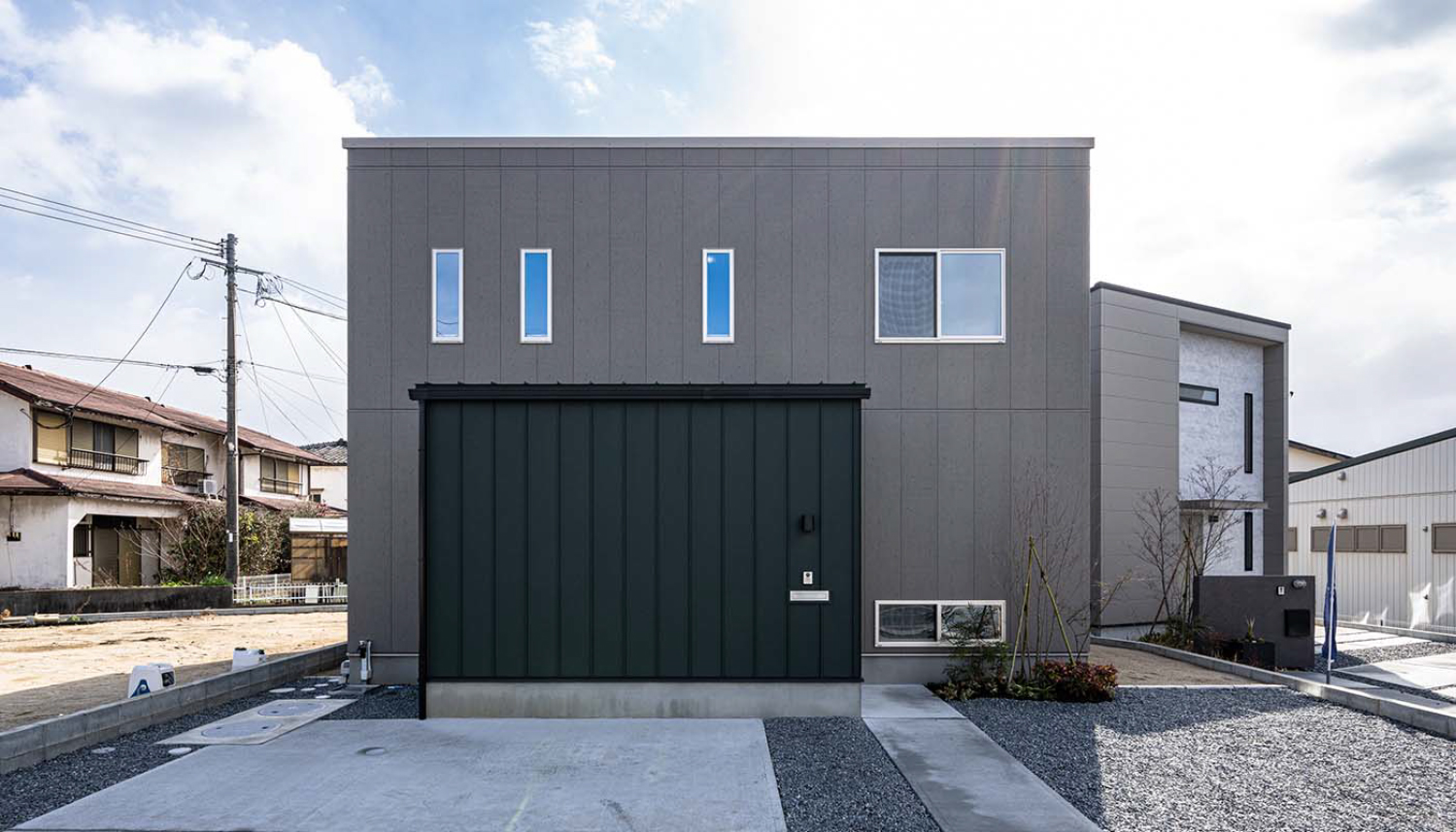 木質感のあるリビングでのんびり寛げる住まい 外観写真02